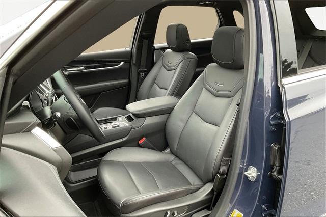 Photo of 2025 Midnight Black Cadillac XT5