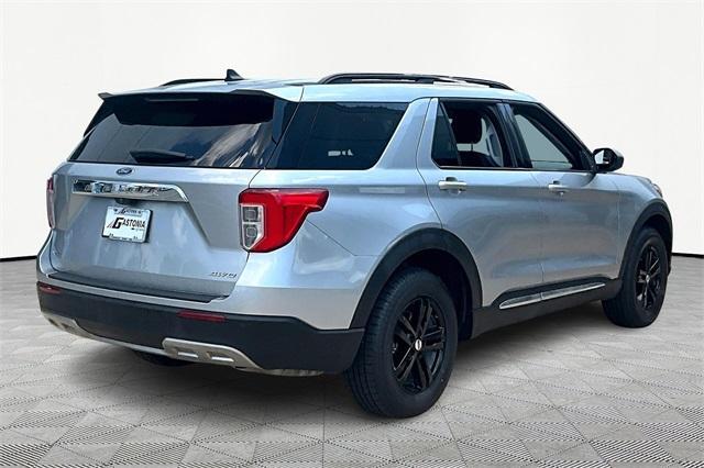 Photo of 2023 Silver Metallic Ford Explorer