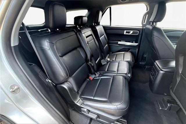 Photo of 2023 Silver Metallic Ford Explorer