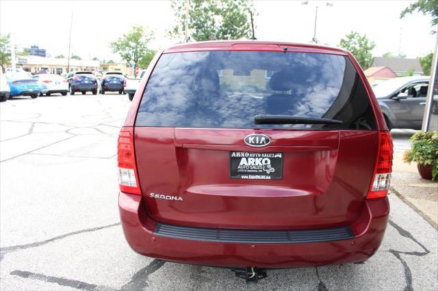 Photo of 2012 Red Kia Sedona
