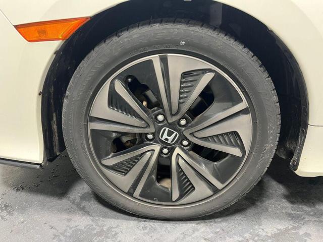 Photo of 2018 White Honda Civic