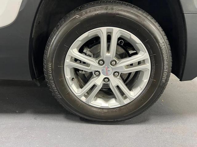 Photo of 2023 Summit White GMC Terrain