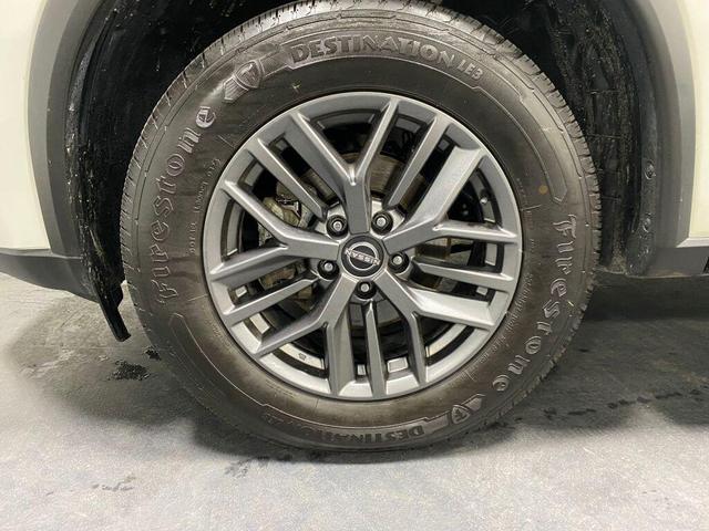 Photo of 2023 Glacier White Nissan Rogue