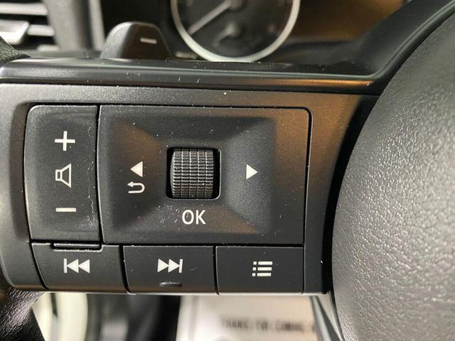 Photo of 2023 Glacier White Nissan Rogue