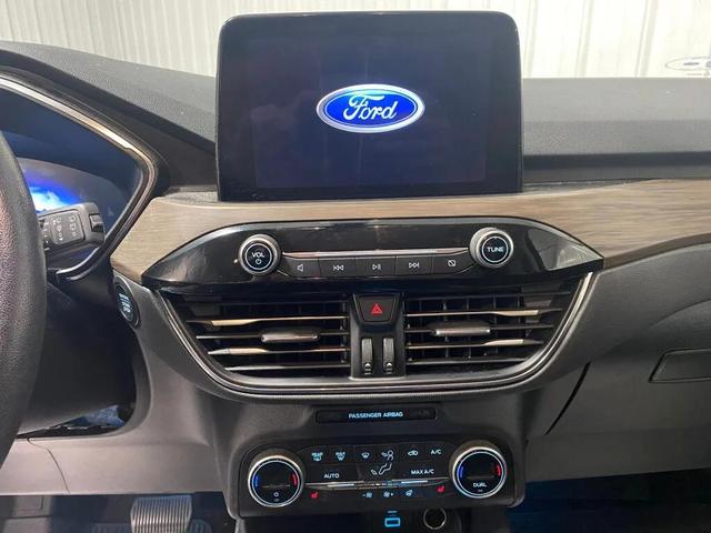 Photo of 2020 Star White Metallic Tri-Coat Ford Escape