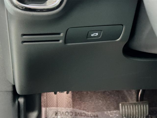 Photo of 2025 Gray Volvo XC40