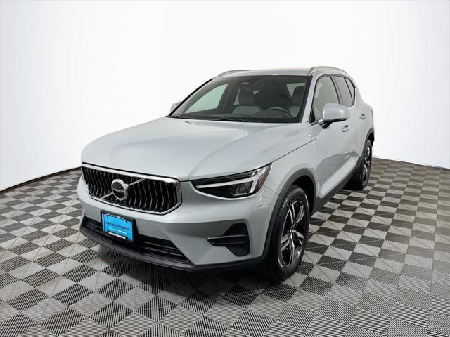 Photo of 2025 Gray Volvo XC40