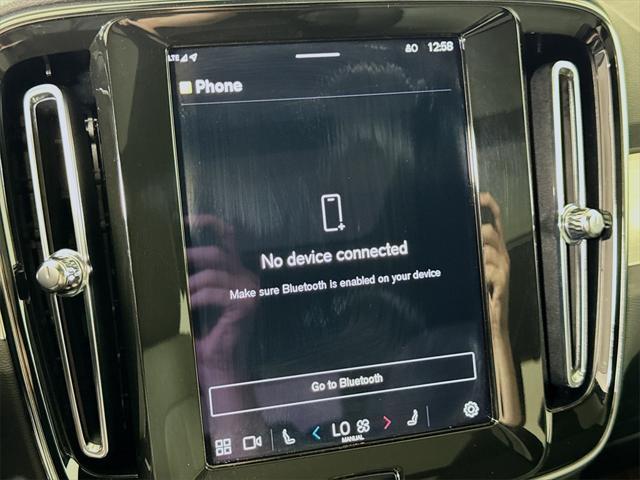 Photo of 2025 Gray Volvo XC40