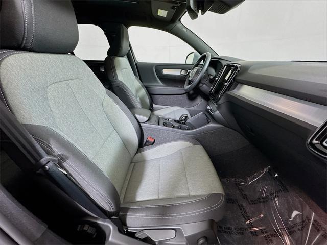 Photo of 2025 Gray Volvo XC40