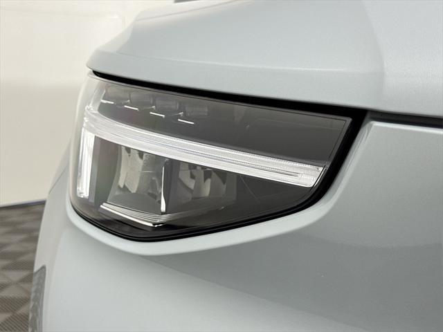 Photo of 2025 Gray Volvo XC40