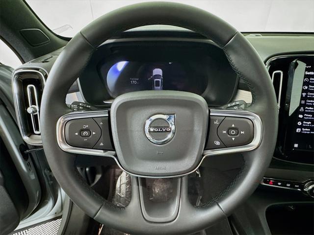 Photo of 2025 Gray Volvo XC40