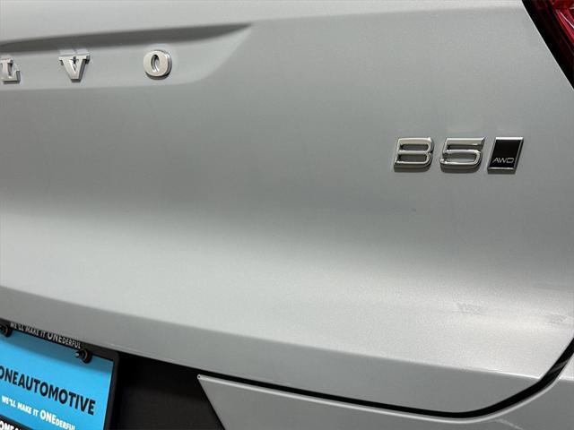 Photo of 2025 Gray Volvo XC40