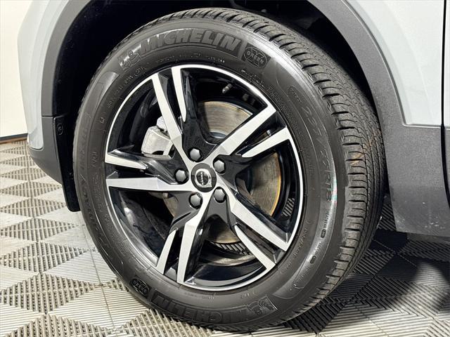 Photo of 2025 Gray Volvo XC40