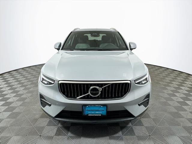 Photo of 2025 Gray Volvo XC40