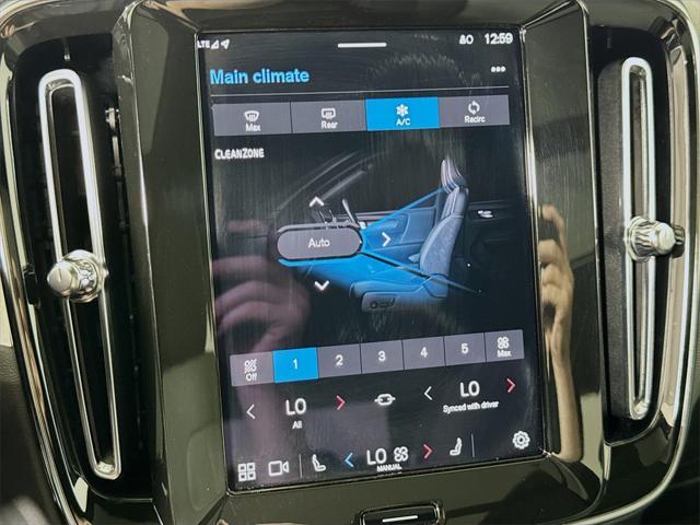Photo of 2025 Gray Volvo XC40
