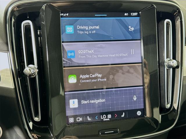 Photo of 2025 Gray Volvo XC40