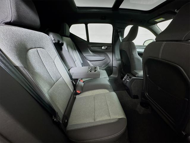 Photo of 2025 Gray Volvo XC40
