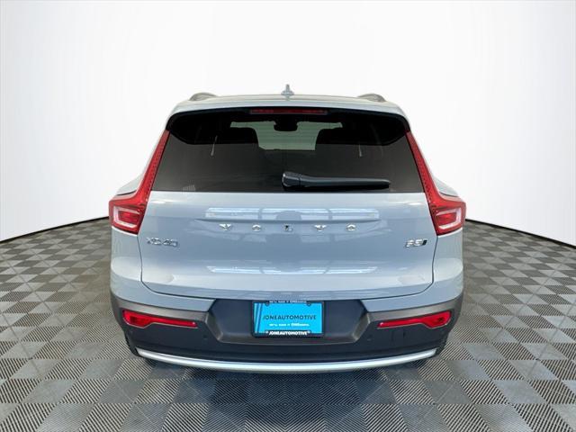 Photo of 2025 Gray Volvo XC40