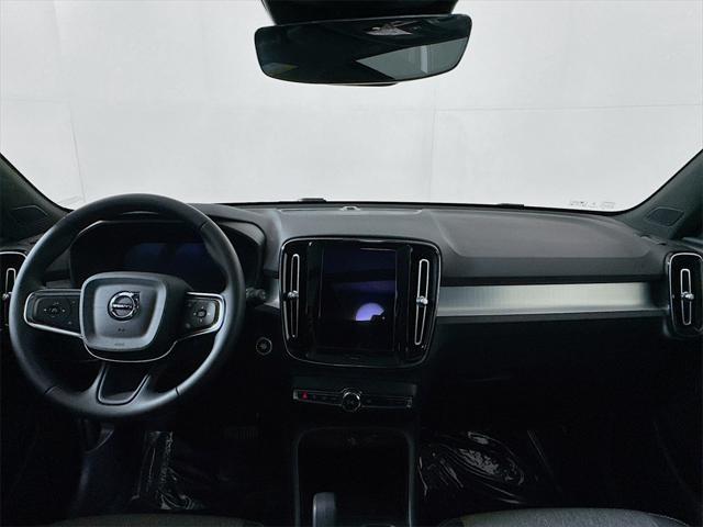 Photo of 2025 Gray Volvo XC40