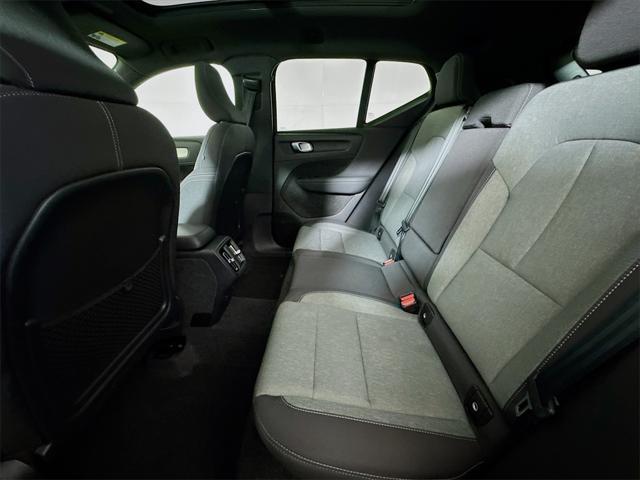 Photo of 2025 Gray Volvo XC40