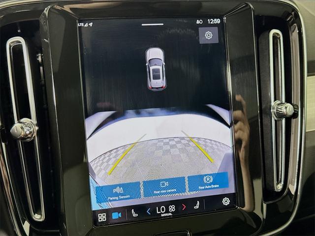 Photo of 2025 Gray Volvo XC40