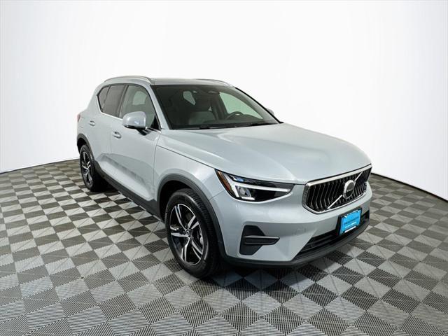 Photo of 2025 Gray Volvo XC40