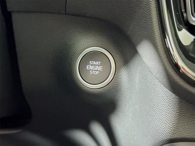 Photo of 2025 Gray Volvo XC40