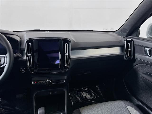Photo of 2025 Gray Volvo XC40