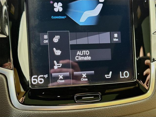 Photo of 2021 White Volvo XC90 Recharge Plug-In Hybrid