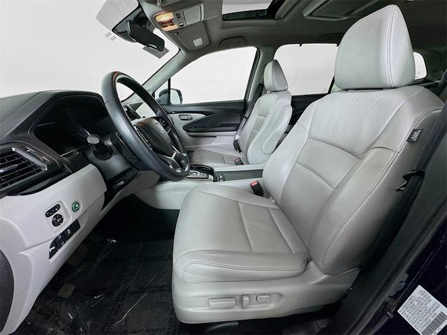 Photo of 2022 Blue Honda Pilot