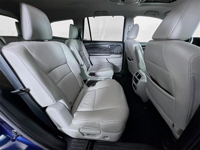 Photo of 2022 Blue Honda Pilot