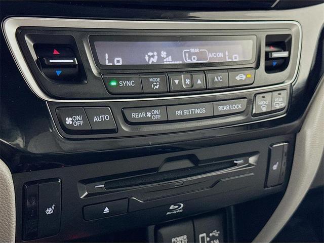 Photo of 2022 Blue Honda Pilot