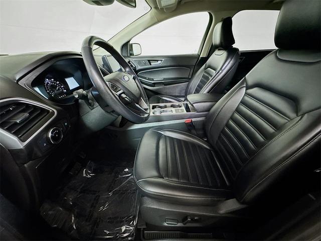 Photo of 2023 Gray Metallic Ford Edge