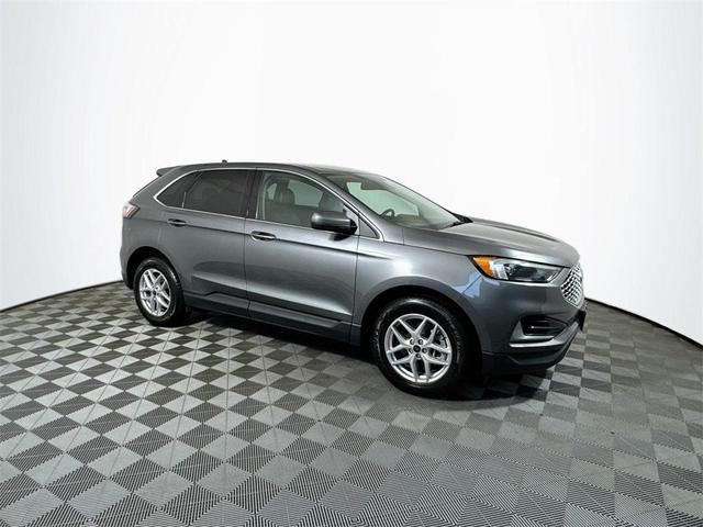 Photo of 2023 Gray Metallic Ford Edge