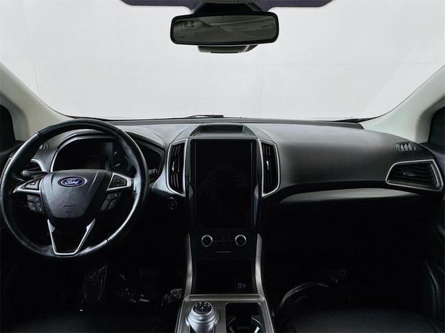 Photo of 2023 Gray Metallic Ford Edge