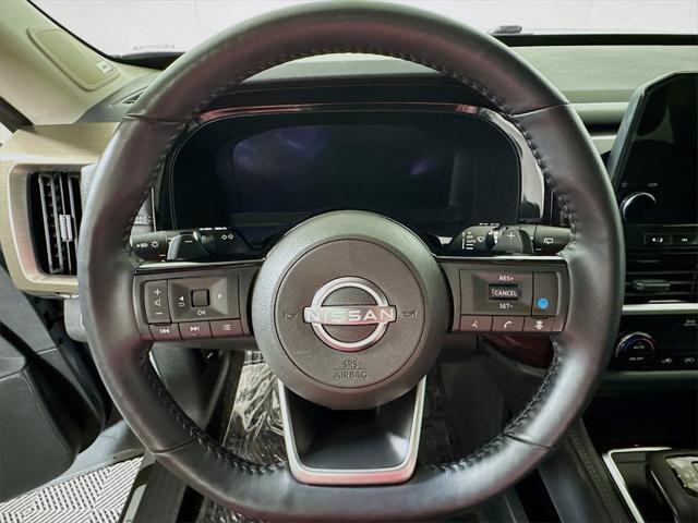 Photo of 2024 Solid Gray/Super Black Nissan Pathfinder
