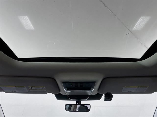 Photo of 2024 Solid Gray/Super Black Nissan Pathfinder