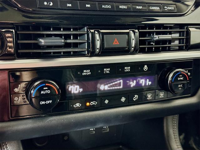 Photo of 2024 Solid Gray/Super Black Nissan Pathfinder