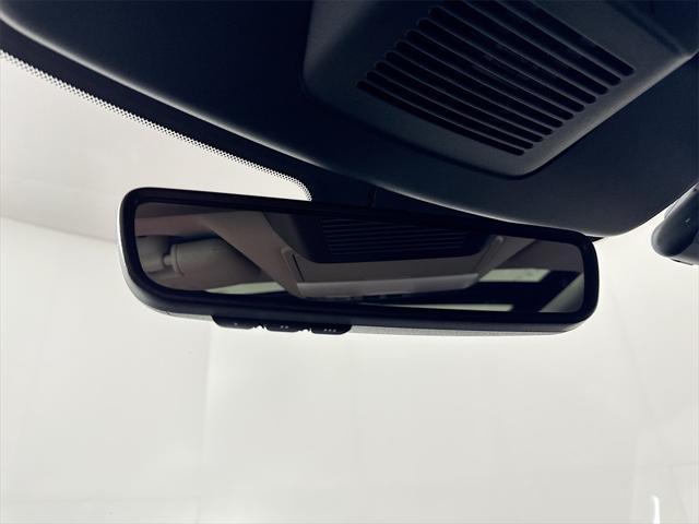 Photo of 2024 Solid Gray/Super Black Nissan Pathfinder