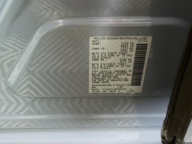 Photo of 2024 Solid Gray/Super Black Nissan Pathfinder