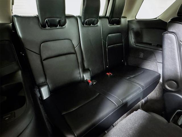 Photo of 2024 Solid Gray/Super Black Nissan Pathfinder