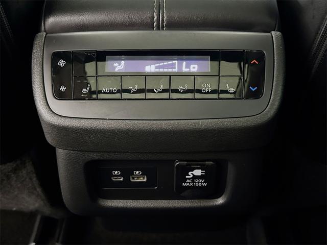 Photo of 2024 Solid Gray/Super Black Nissan Pathfinder