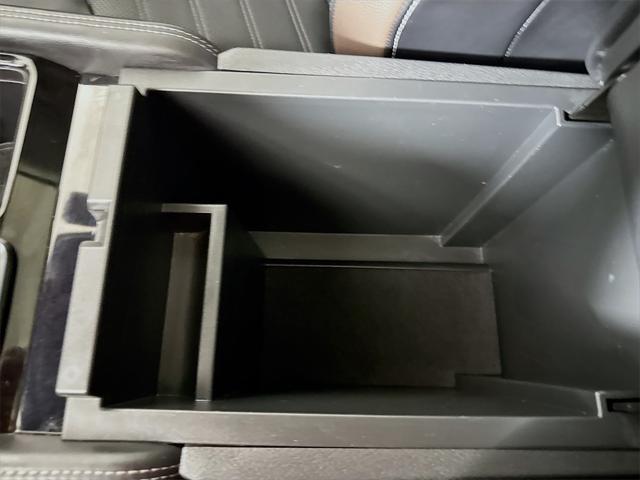Photo of 2024 Solid Gray/Super Black Nissan Pathfinder