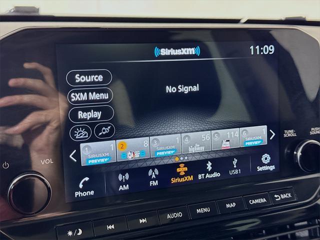 Photo of 2024 Solid Gray/Super Black Nissan Pathfinder