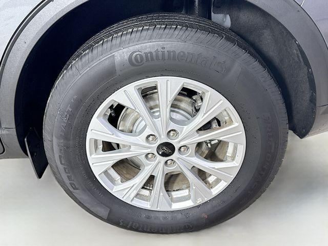 Photo of 2024 Gray Metallic Ford Escape