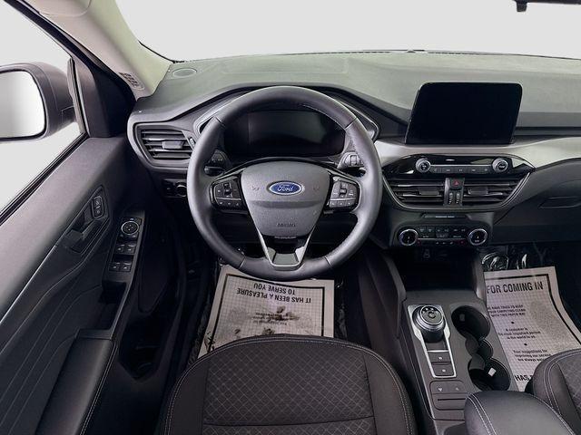 Photo of 2024 Gray Metallic Ford Escape
