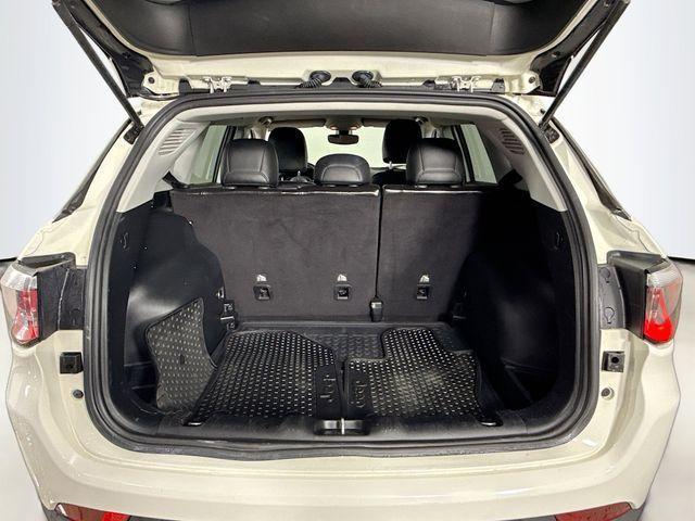 Photo of 2018 White Clearcoat Jeep Compass