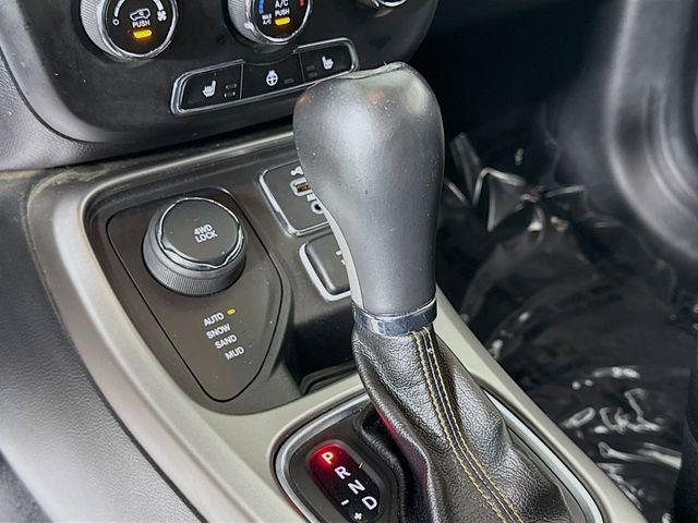 Photo of 2018 White Clearcoat Jeep Compass