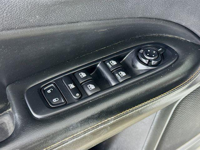 Photo of 2018 White Clearcoat Jeep Compass