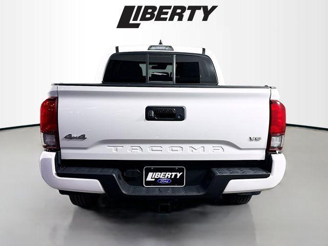 Photo of 2022 White Toyota Tacoma